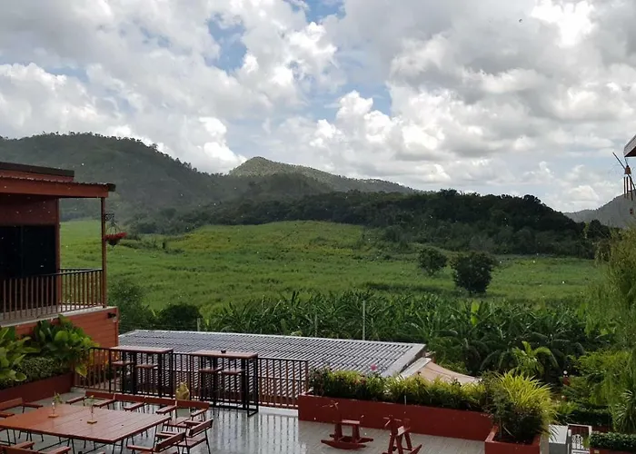 เดินระเบียง สวนผึ้ง โรงแรม RATCHABURI PROVINCE