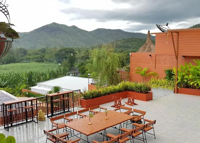 เดินระเบียง สวนผึ้ง โรงแรม RATCHABURI PROVINCE
