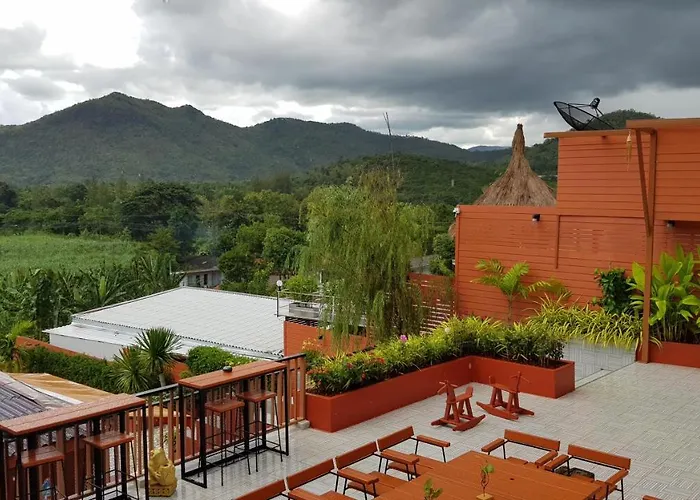 เดินระเบียง สวนผึ้ง โรงแรม RATCHABURI PROVINCE